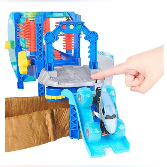 Monster Jam Megalodon Monster Wash 1:64 Monster Truck Playset - NEW IN BOX - Picture 7 of 8